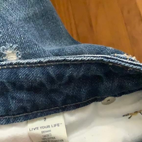 AMERICAN Eagle blue distressed shorts. Size 2 - Picture 5 of 5